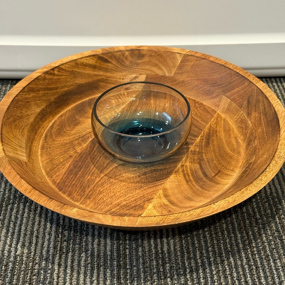 Scott Living Elegant Wooden Serving Platter with Glass Bowl NWOT